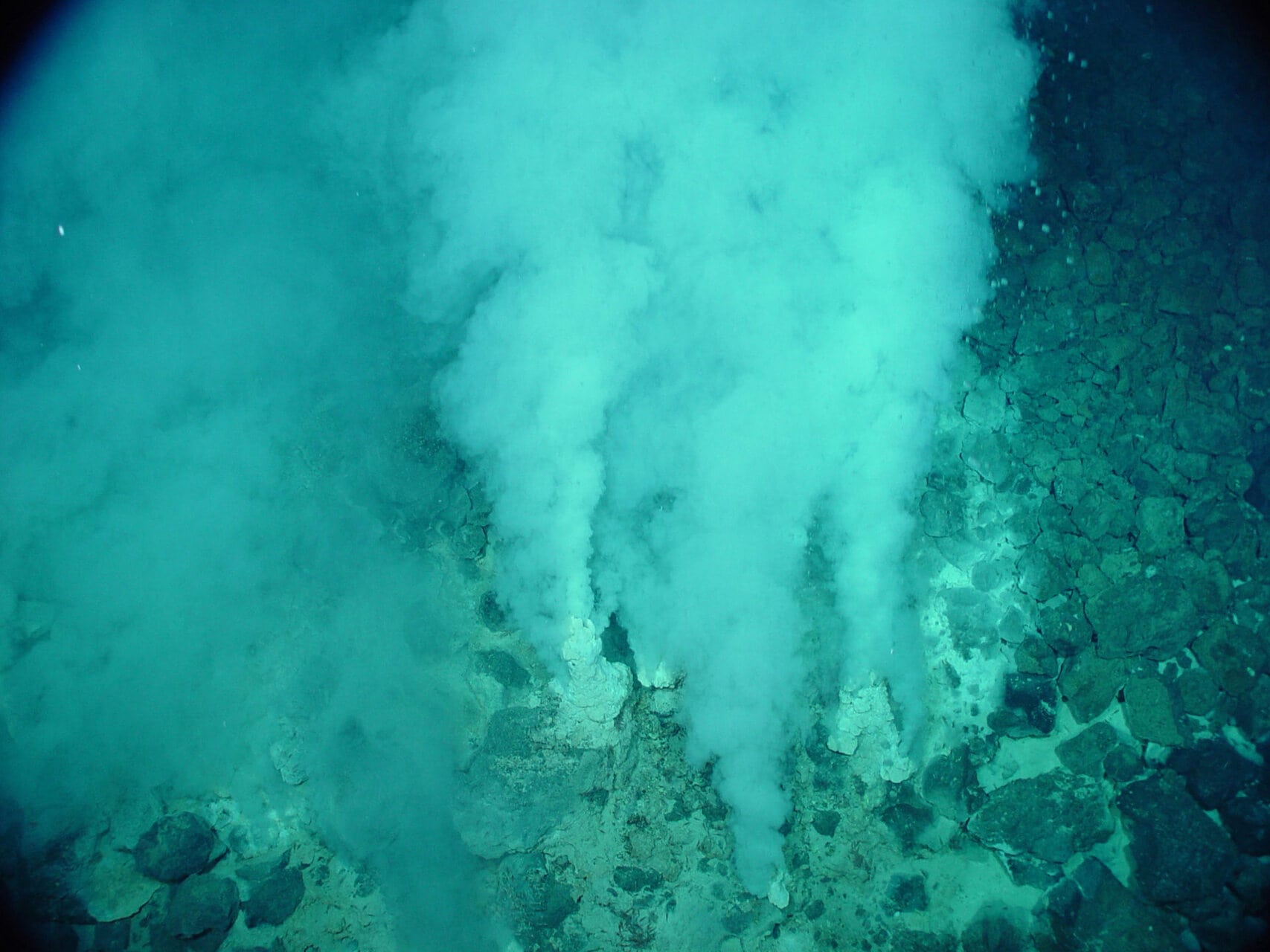 Unraveling the Mysteries of Underwater Avalanches and their Impact on the Seafloor