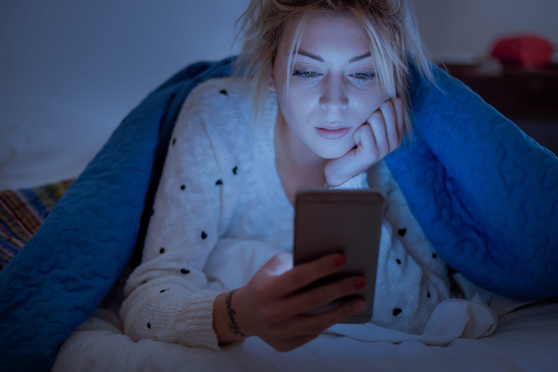 “The Surprising Solution to Insomnia: How Your Smartphone Can Help You Sleep Better”