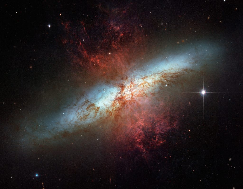 M82, oftewel het ‘Sigaarstelsel’. Beeld: NASA